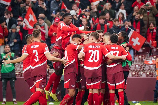 Suíços bateram suecos por 3-1 e têm a presença no Mundial praticamente assegurada