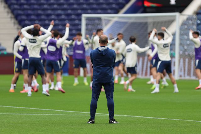 Roberto Martínez vai mexer no onze de Portugal