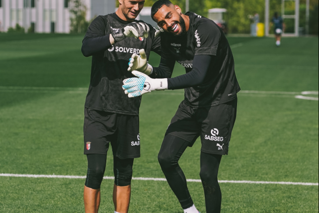 Dupla luso-marroquina não dá descanso ao dono da baliza arsenalista - Foto: SC Braga