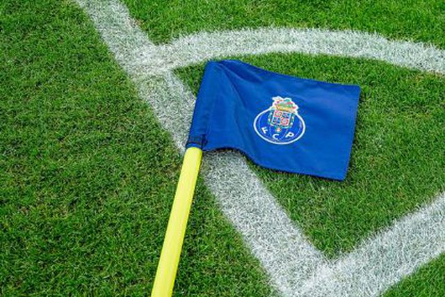 FC Porto vende redes das balizas e bandeirolas de canto do jogo com o Shakhtar Donetsk