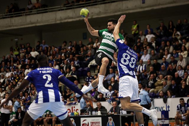 Sporting e Porto discutem lugar na final da Supertaça