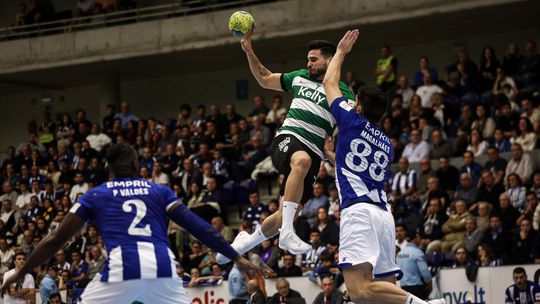 Sporting e Porto discutem lugar na final da Supertaça