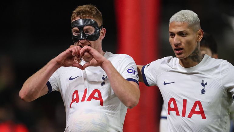 Com menos um, Tottenham segura vitória no terreno do Nottingham Forest
