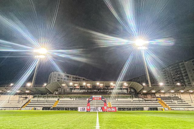 Farense-Benfica: leões de Faro no caminho de águia embalada 