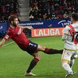Osasuna vence Rayo Vallecano com golo ao cair do pano (vídeo)