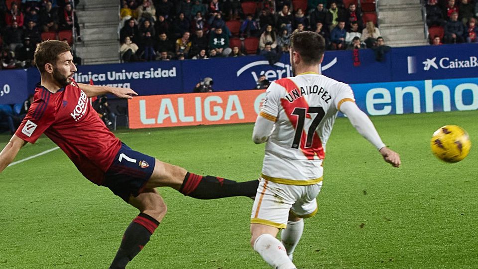 Osasuna vence Rayo Vallecano com golo ao cair do pano (vídeo)