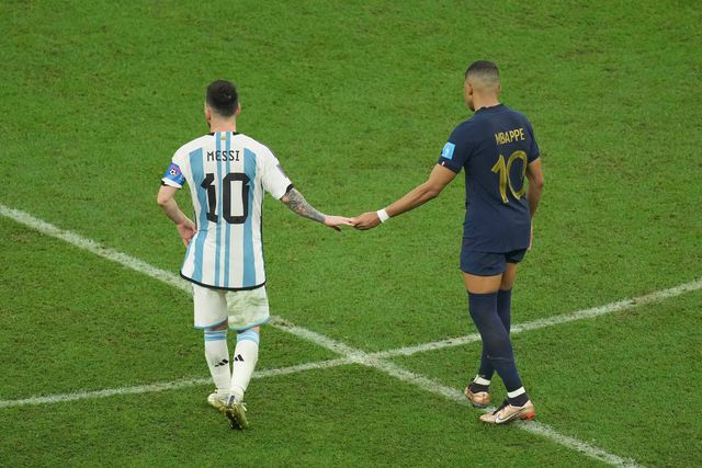 Diretor da liga saudita chama por Messi e Salah e admite conversas com Mbappé no verão