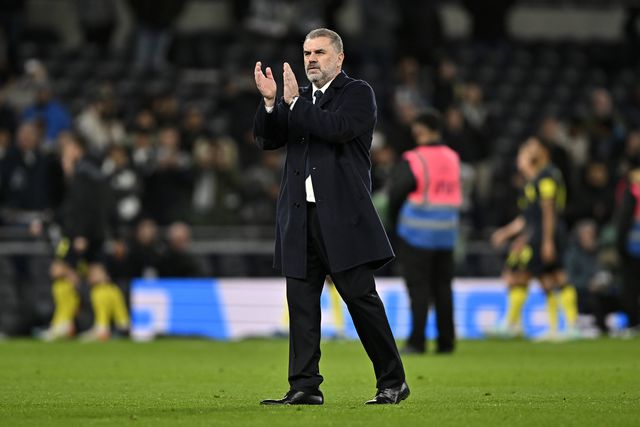 Treinador do Tottenham pediu um novo defesa... «ao Pai Natal»