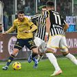 Juventus empata com Génova e pode ver Inter a fugir (vídeos dos golos)