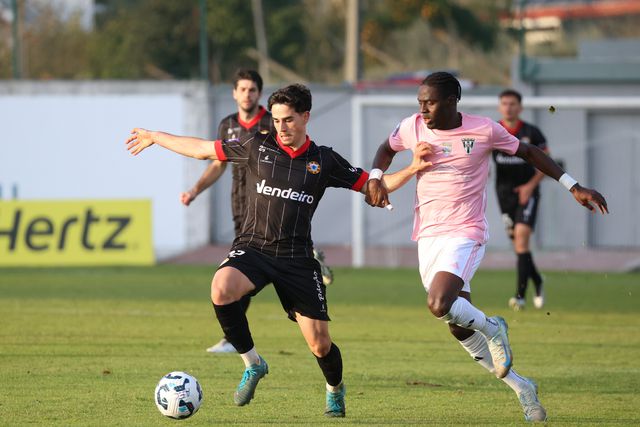 Liga 3: Varzim cola-se ao líder, Académica e Sporting B empatam