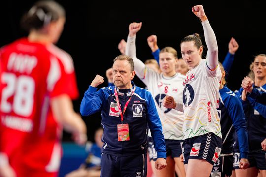 Perde final do Europeu e dá presente ao treinador rival: «Foi uma honra!»