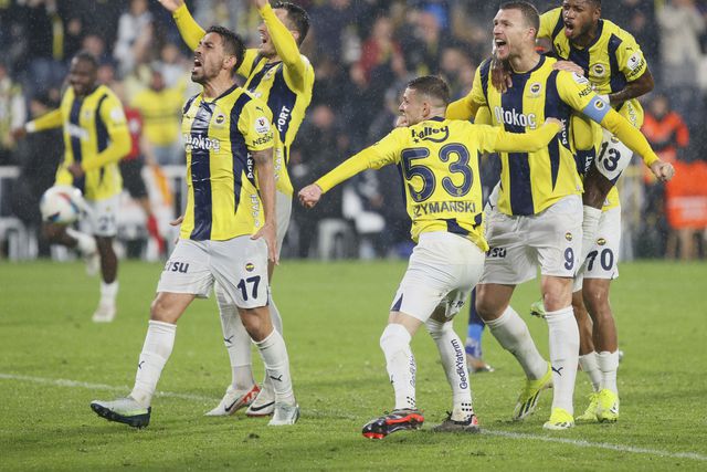 Fenerbahçe de José Mourinho regressa às vitórias e pressiona Galatasaray