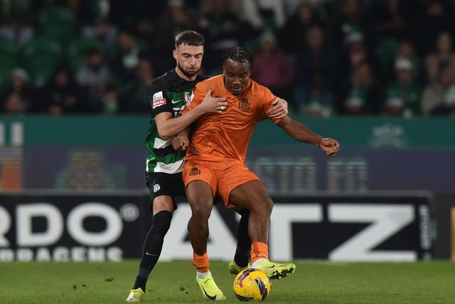 «É muito estranho o movimento de Debast»