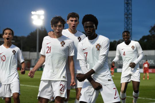 Seleção de sub-15 bate Turquia na Cidade do Futebol