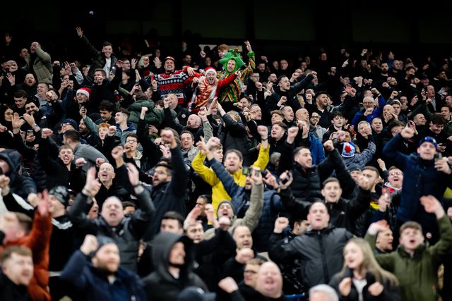 Ficam fechados no Etihad e cantam em coro: «Batoteiros de m****»