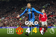 Defesa erra e o Manchester United deixa escapar a vitória