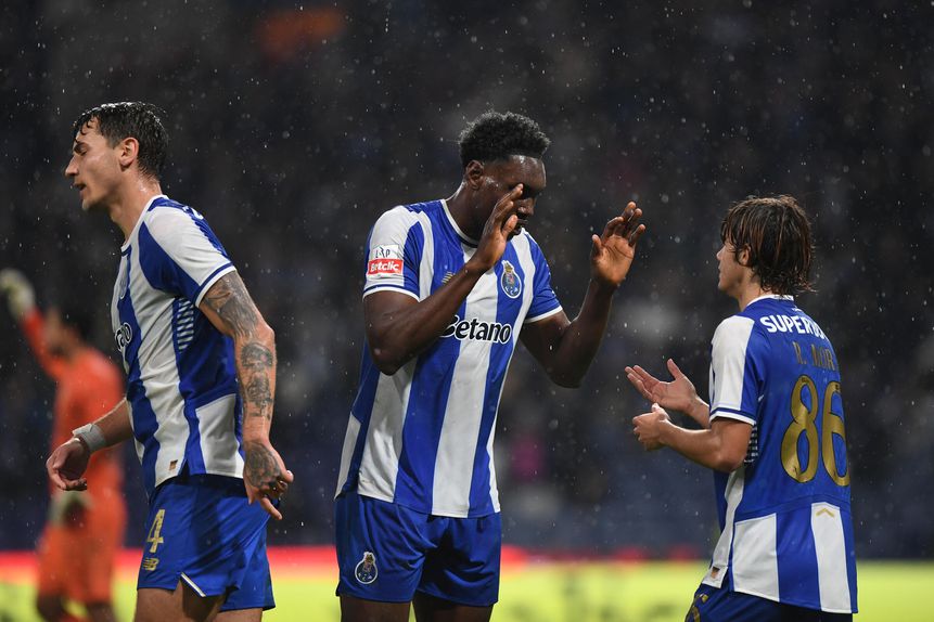 Samu celebra com Rodrigo Mora o 3-1, autogolo de Sidny Cabral (Foto: Rogério Ferreira/Kapta+)
