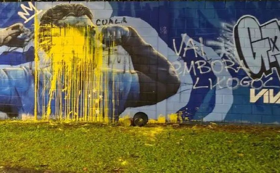 Mural de Gabigol no centro de treinos do Cruzeiro vandalizado
