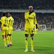 Talisca fez mais um golaço pelo Fenerbahçe, depois de marcar de penálti