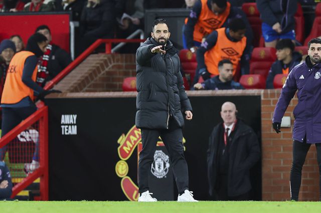 Ruben Amorim no banco de suplente do Man. United em Old Trafford