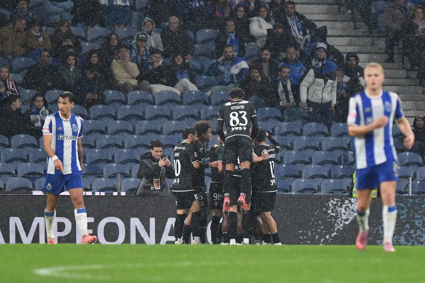 Festejos no golo do Estrela (Foto: Rogério Ferreira/Kapta+)