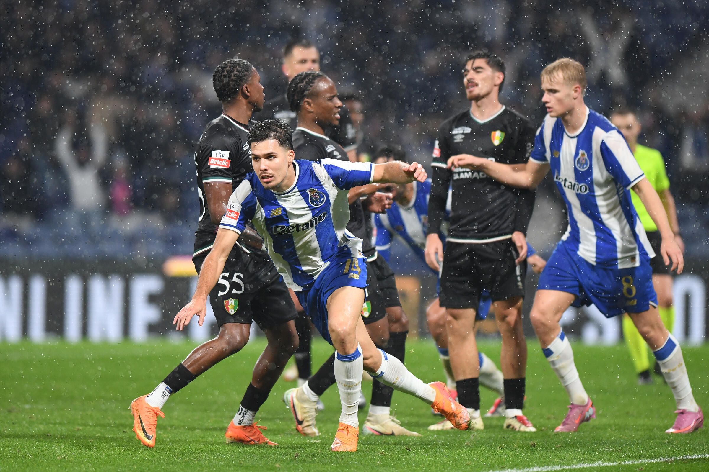 Francisco Moura marcou o 2-1 (Foto: Rogério Ferreira/Kapta+)