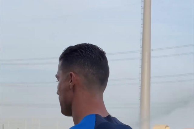 O que Ronaldo estava a fazer enquanto Messi vencia o The Best