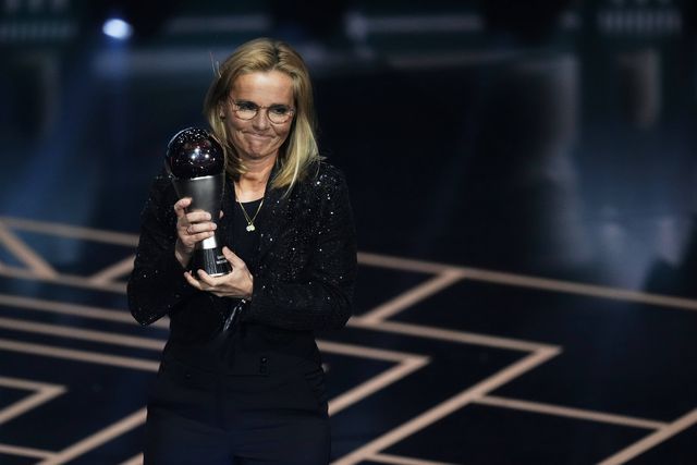 Sarina Wiegman renova um dia depois de vencer o The Best