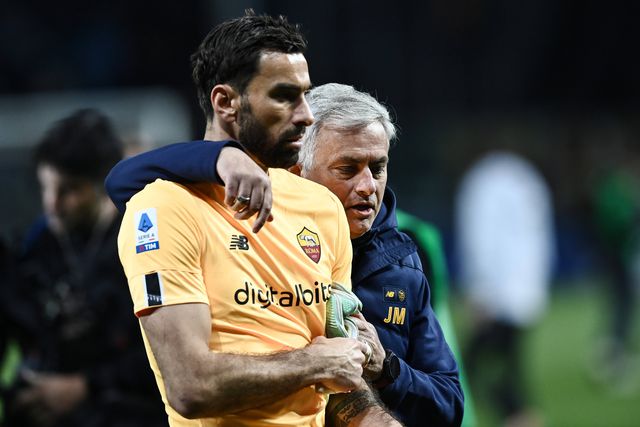 Rui Patrício agradece a Mourinho por «admiração, respeito e amizade»