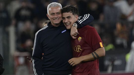 Dybala deixa mensagem a Mourinho: «Espero vê-lo novamente em breve»