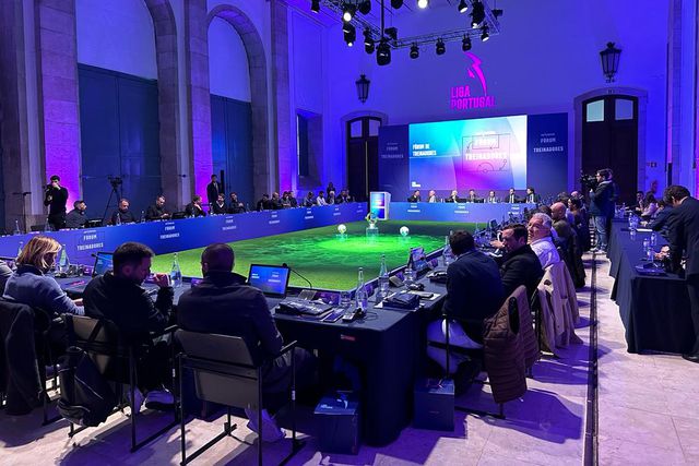 V Fórum de Treinadores: Schmidt presente, Conceição e Amorim ausentes