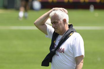 VÍDEO: emoção no adeus de Mourinho ao centro de treinos da Roma