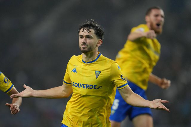 Estoril: Meio-campo para o Arouca em dúvida até sábado