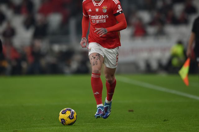 «Jogar a lateral esquerdo? É um pouco diferente…»