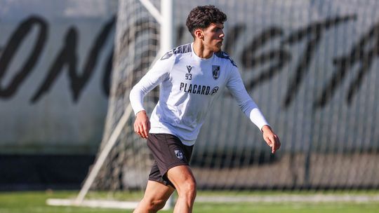 Vitória de Guimarães: Rika chamado ao treino da equipa principal devido a baixas na defesa