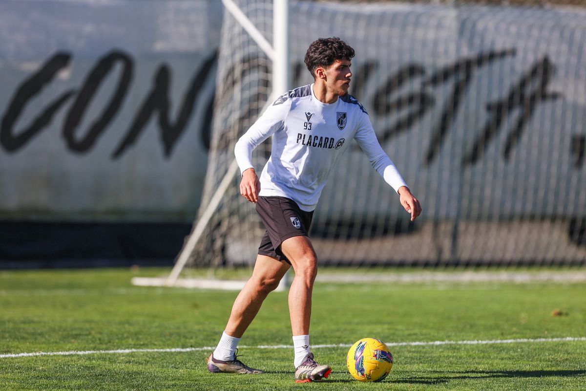 Vitória de Guimarães: Rika chamado ao treino da equipa principal devido a baixas na defesa