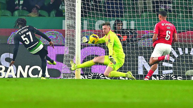 Quenda e Trubin no Sporting-Benfica da Liga (foto: Miguel Nunes)