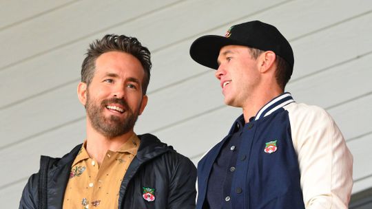 Ryan Reynolds e Rob McElhenney acertam compra de clube colombiano