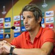 Fábio Coentrão numa conferência de imprensa quando jogava no Benfica