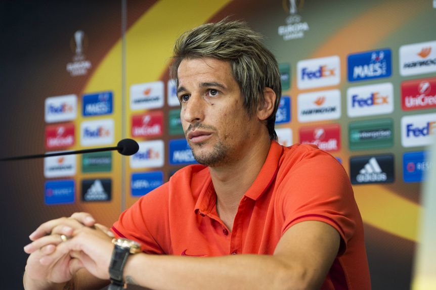 Fábio Coentrão numa conferência de imprensa quando jogava no Benfica