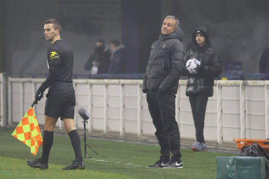 Luis Enrique critica relvado de equipa amadora: «É bom para râguebi»