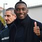 Kolo Muani à entrada para os exames médicos na Juventus (IMAGO)