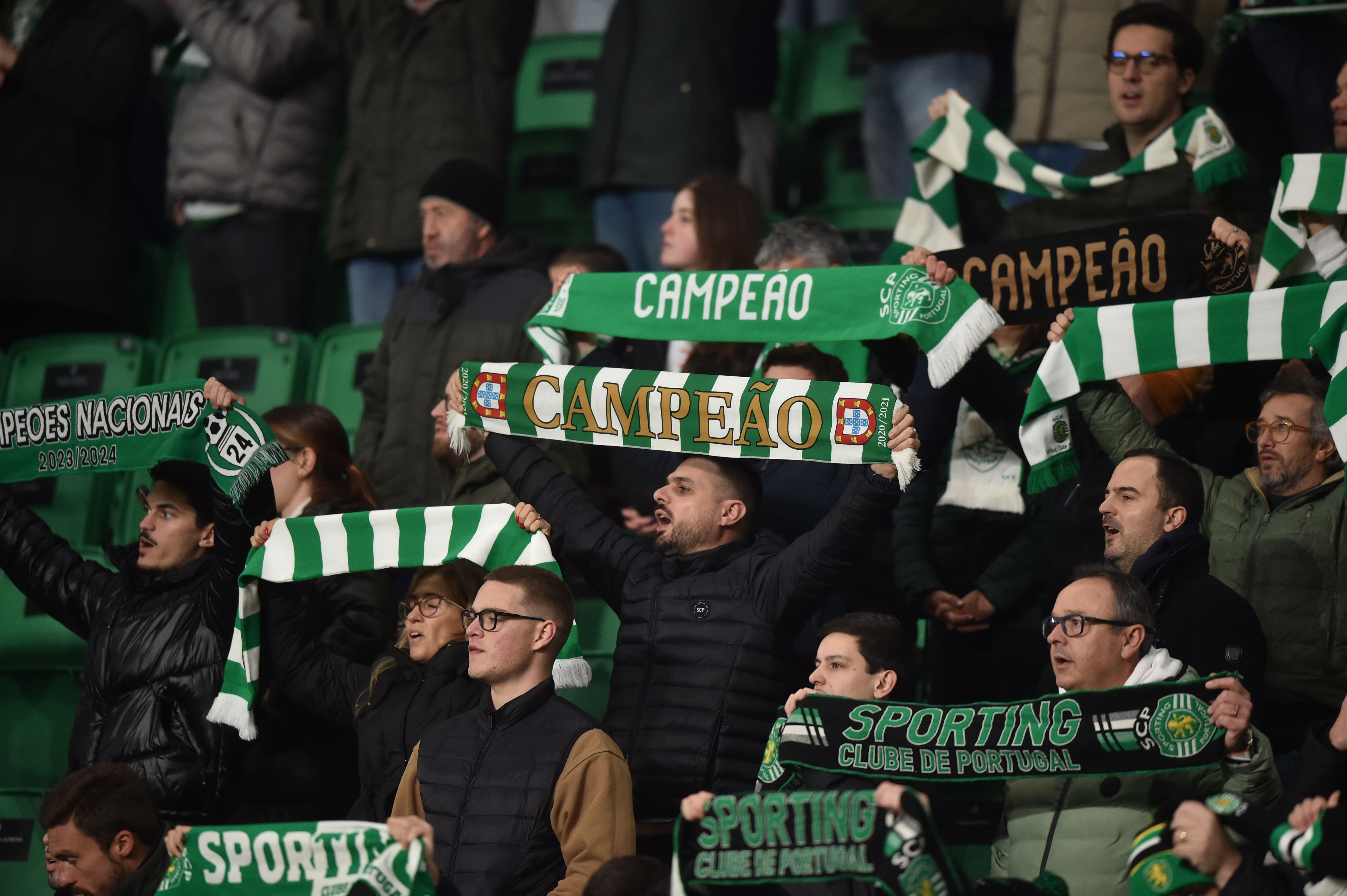 Apoio dos adeptos leoninos - Foto: Miguel Nunes