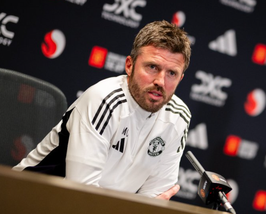 Michael Carrick em conferência de imprensa como treinador do Manchester United - Foto: Man. United