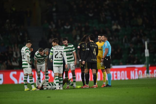 Kochorashvili no chão após ser atingido na cabeça por Clau Mendes - Foto: Miguel Nunes