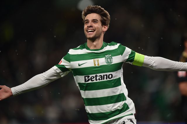 Daniel Bragança muito feliz por um regresso marcado com um golo - Foto: MIGUEL NUNES