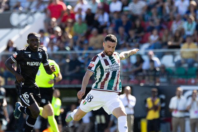 Camisola 98 dos amadorenses está prestes a rumar ao futebol belga