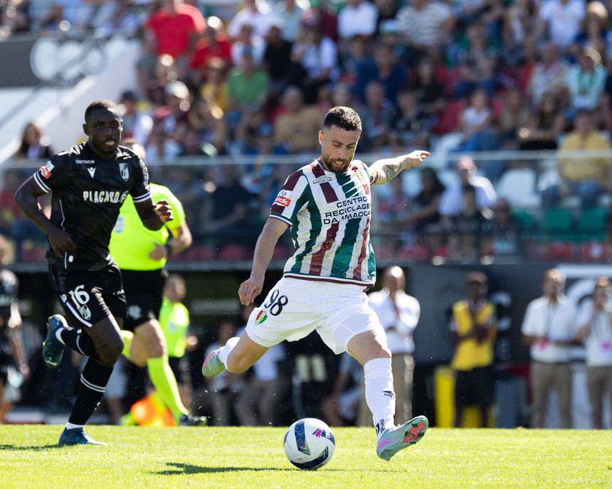 Camisola 98 dos amadorenses está prestes a rumar ao futebol belga