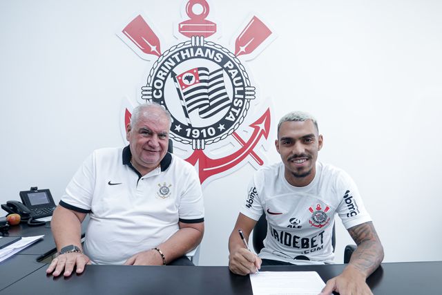 Mercado (oficial): Matheus França reforça o Corinthians de António Oliveira