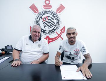 Mercado (oficial): Matheus França reforça o Corinthians de António Oliveira